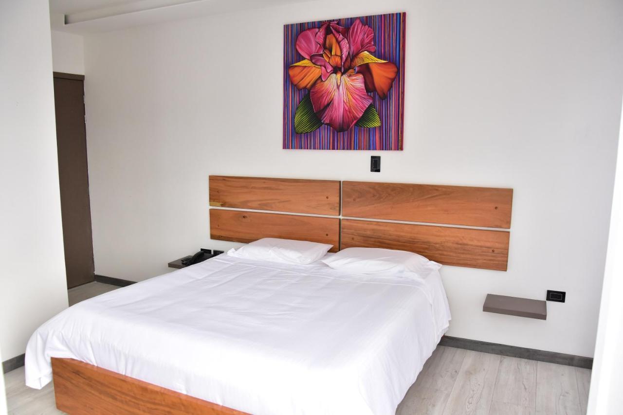 Hotel Valcon ซานตาโรซา เดกาบัล ภายนอก รูปภาพ