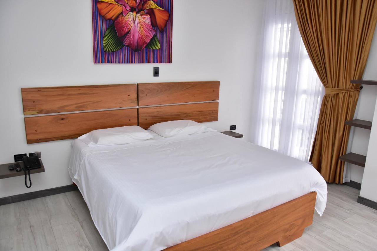 Hotel Valcon ซานตาโรซา เดกาบัล ภายนอก รูปภาพ