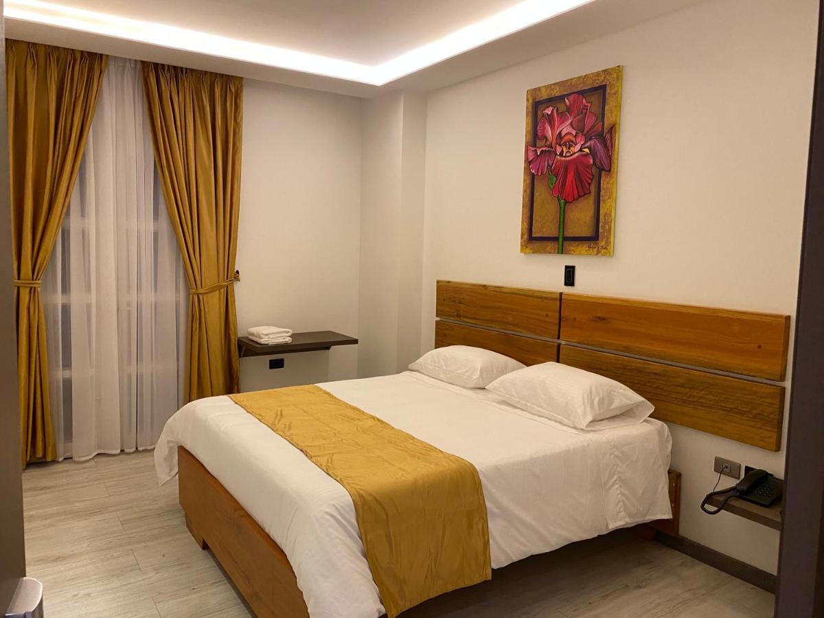Hotel Valcon ซานตาโรซา เดกาบัล ภายนอก รูปภาพ