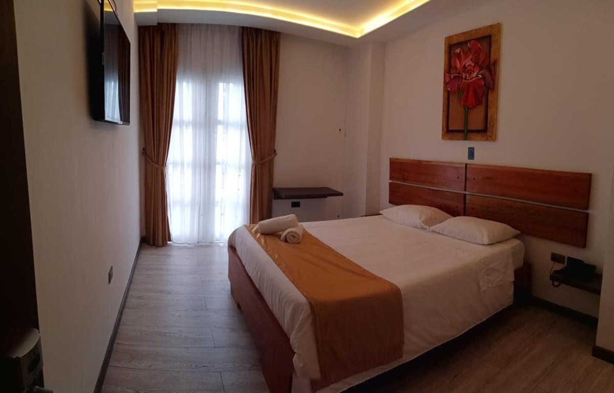 Hotel Valcon ซานตาโรซา เดกาบัล ภายนอก รูปภาพ